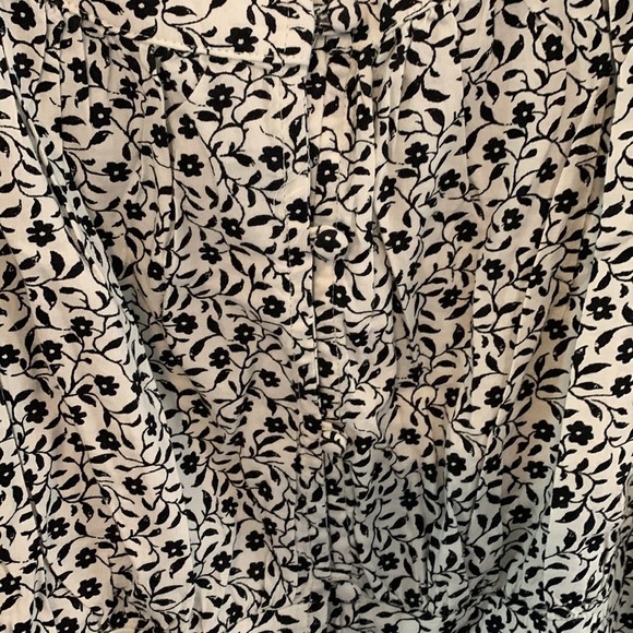NWT Old Navy Black/White floral button down short sleeve top Plus size 3X - Picture 6 of 8